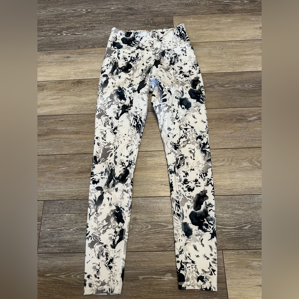 Balance Collection Black And White Floral Print High Rise Leggings